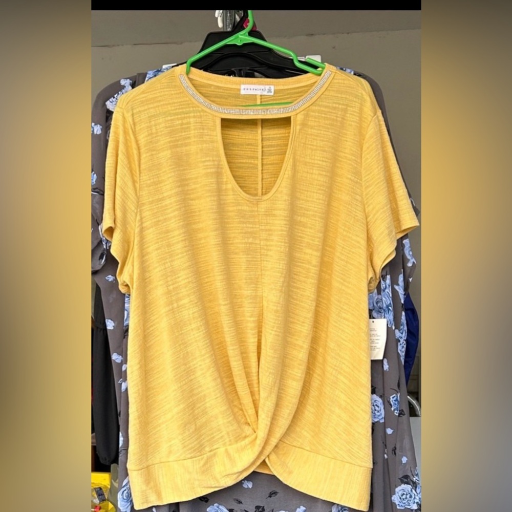 Retrology Yellow Short Sleeve Twist-Front Knit Top 2X